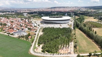 Ayşe Ünlüce bir sözünü daha yerine getiriyor